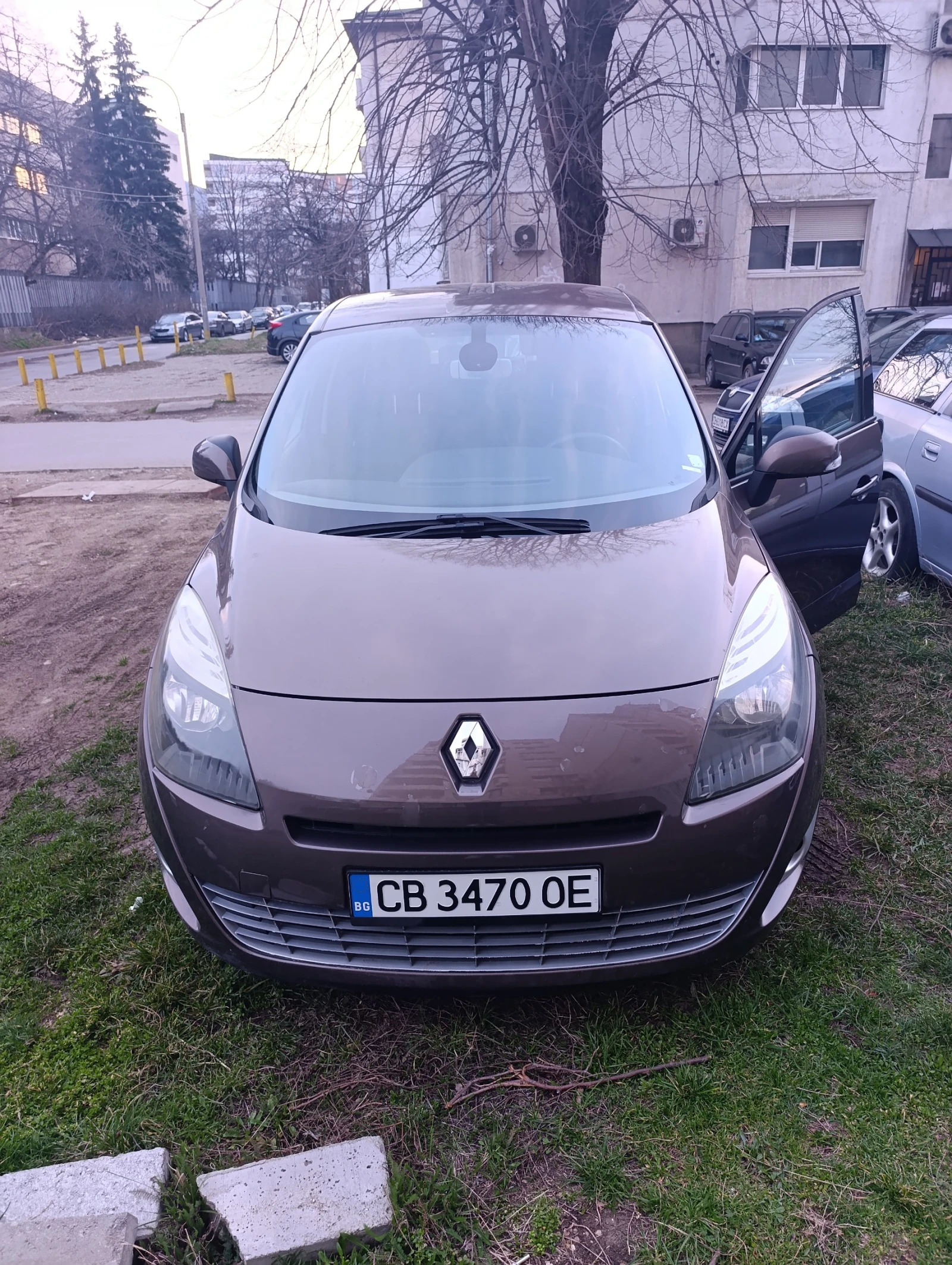 Renault Grand scenic, снимка 3 - Автомобили и джипове - 56709241