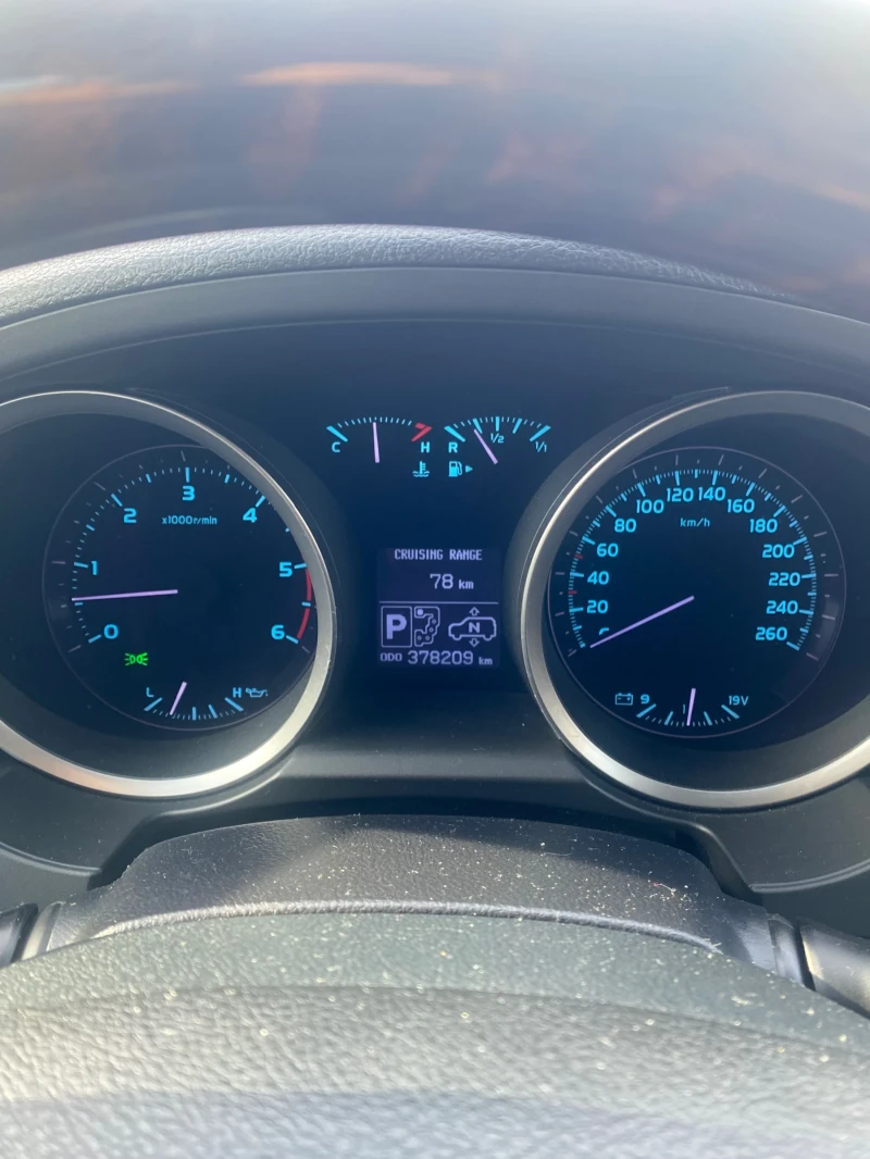 Toyota Land cruiser LC200 , снимка 5 - Автомобили и джипове - 52628236