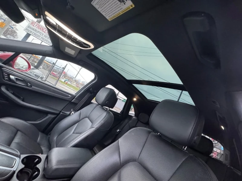 Porsche Macan * AWD, Pano, Navi, Leather, Blind Spots, Lane Assi, снимка 9 - Автомобили и джипове - 53013067