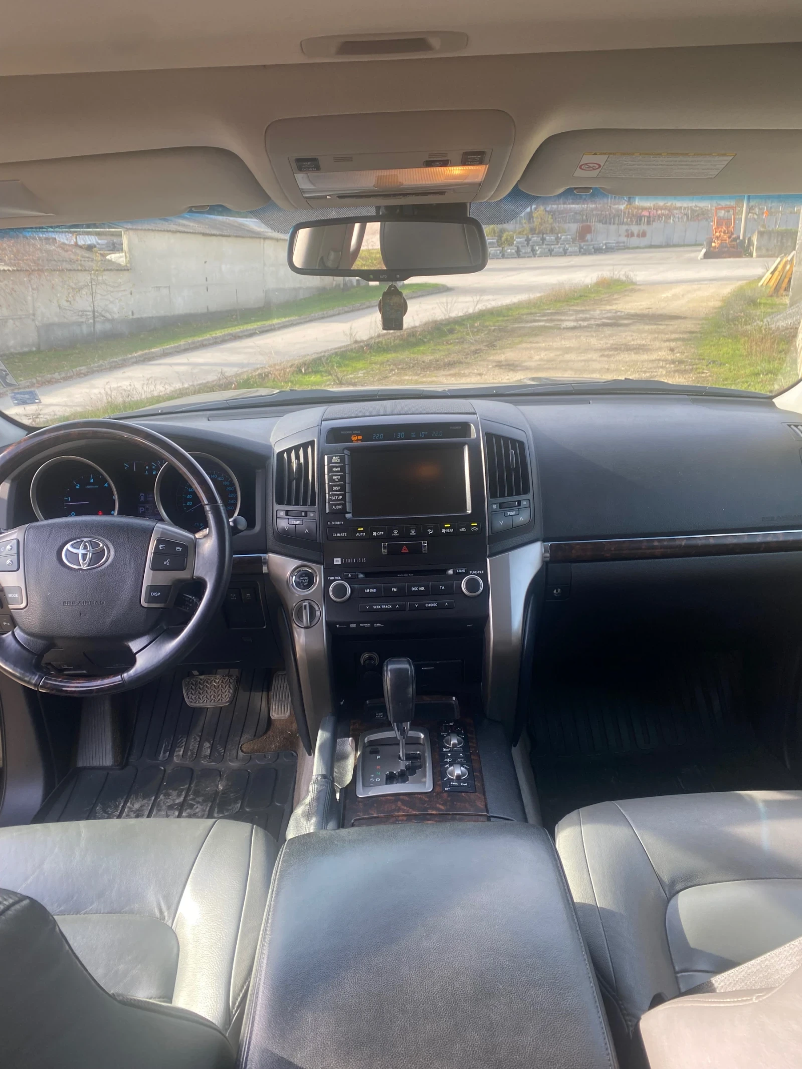 Toyota Land cruiser LC200  - изображение 6