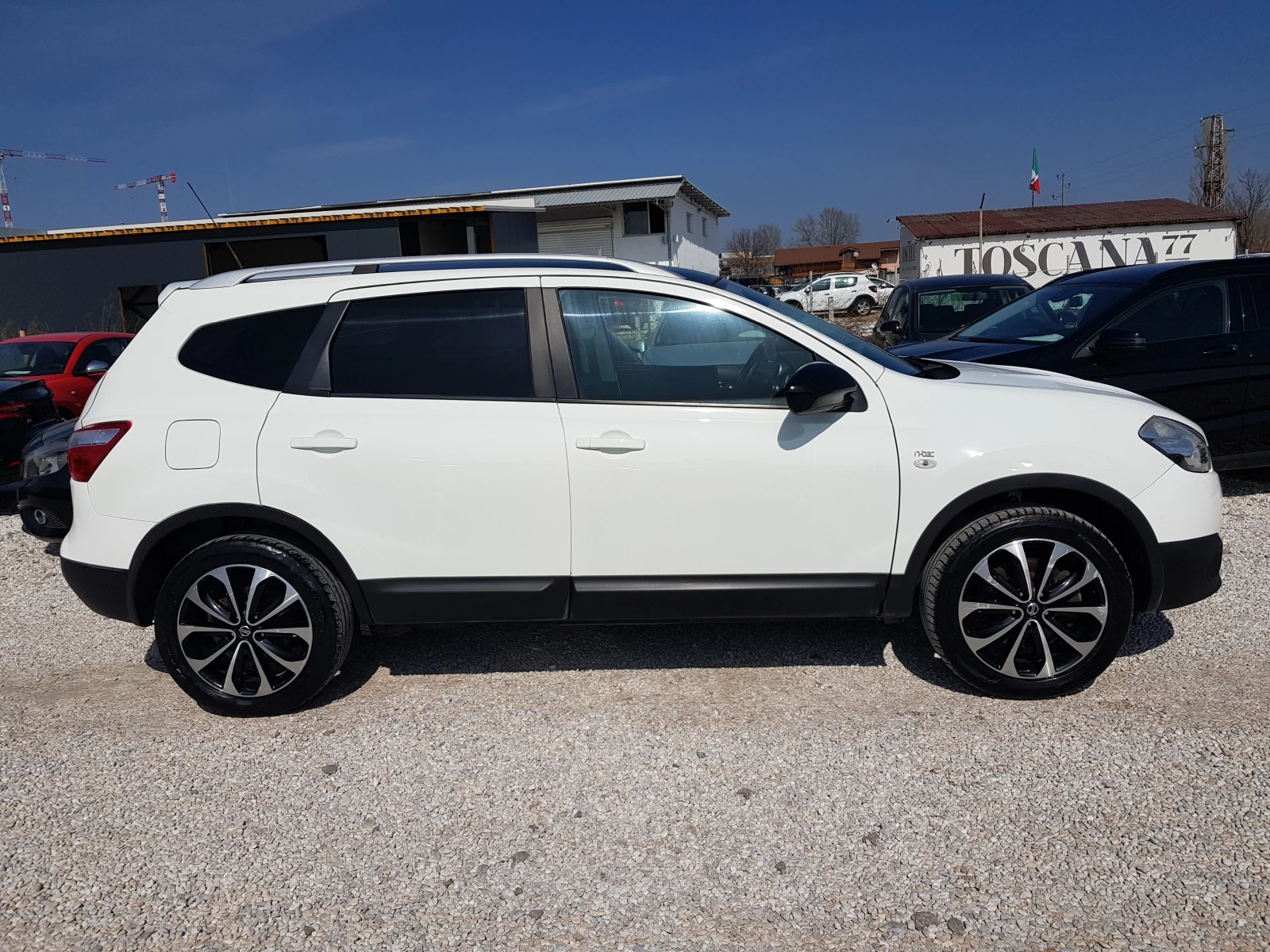 Nissan Qashqai 2.0 DCI 4X4 TEKNA 7 места ЛИЗИНГ, снимка 8 - Автомобили и джипове - 53827231