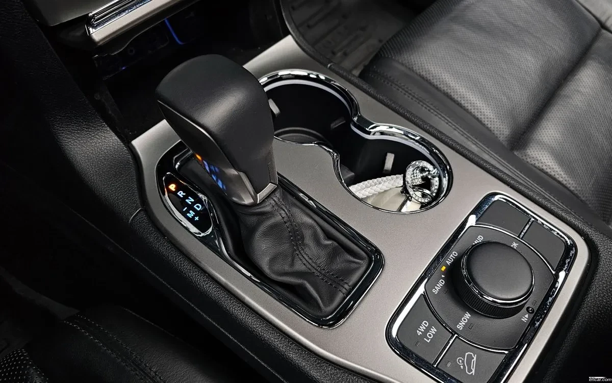 Jeep Cherokee 3.6 Limited , снимка 7 - Автомобили и джипове - 54763177