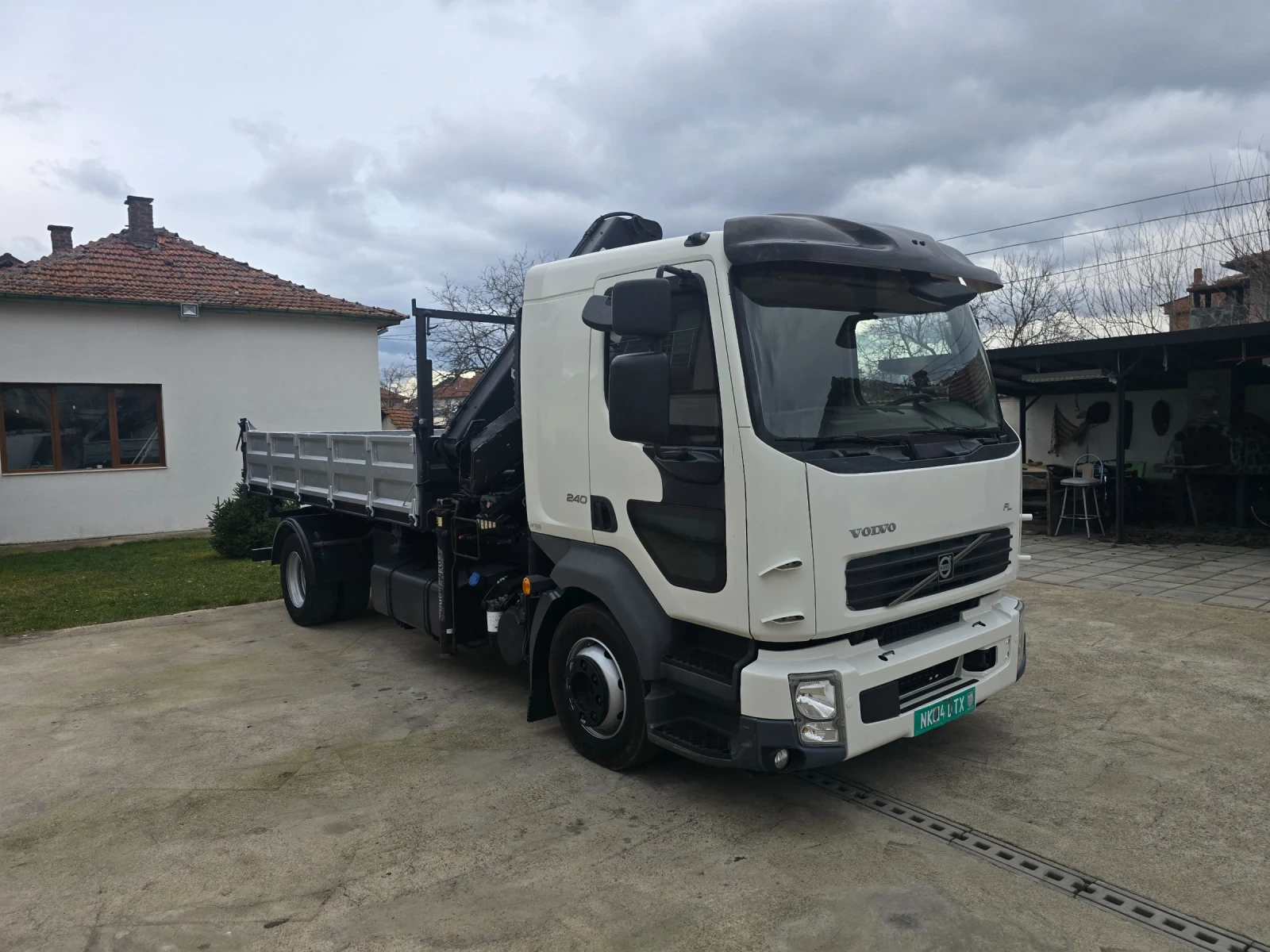 Mercedes-Benz Atego VOLVO FL 240 Тристранен самосвал с Кран , снимка 1