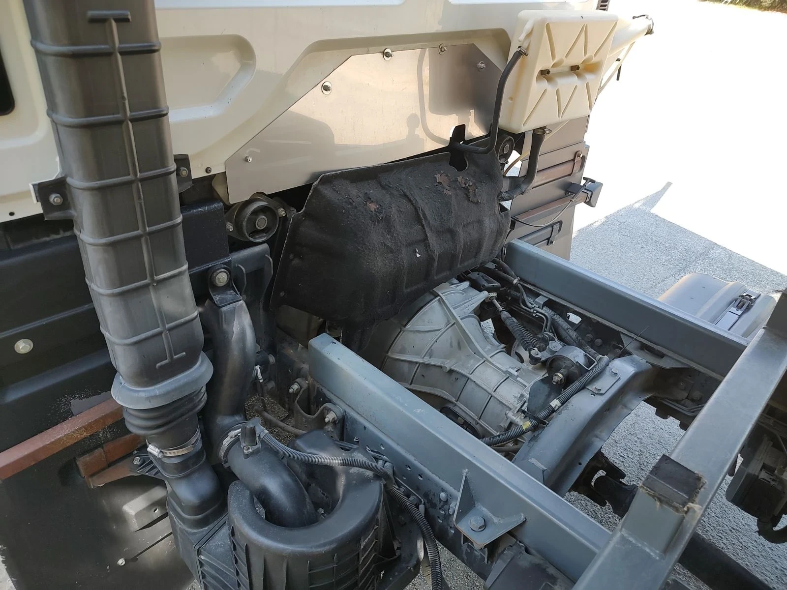 Nissan Atleon 35.15 Тристранен самосвал  - изображение 10