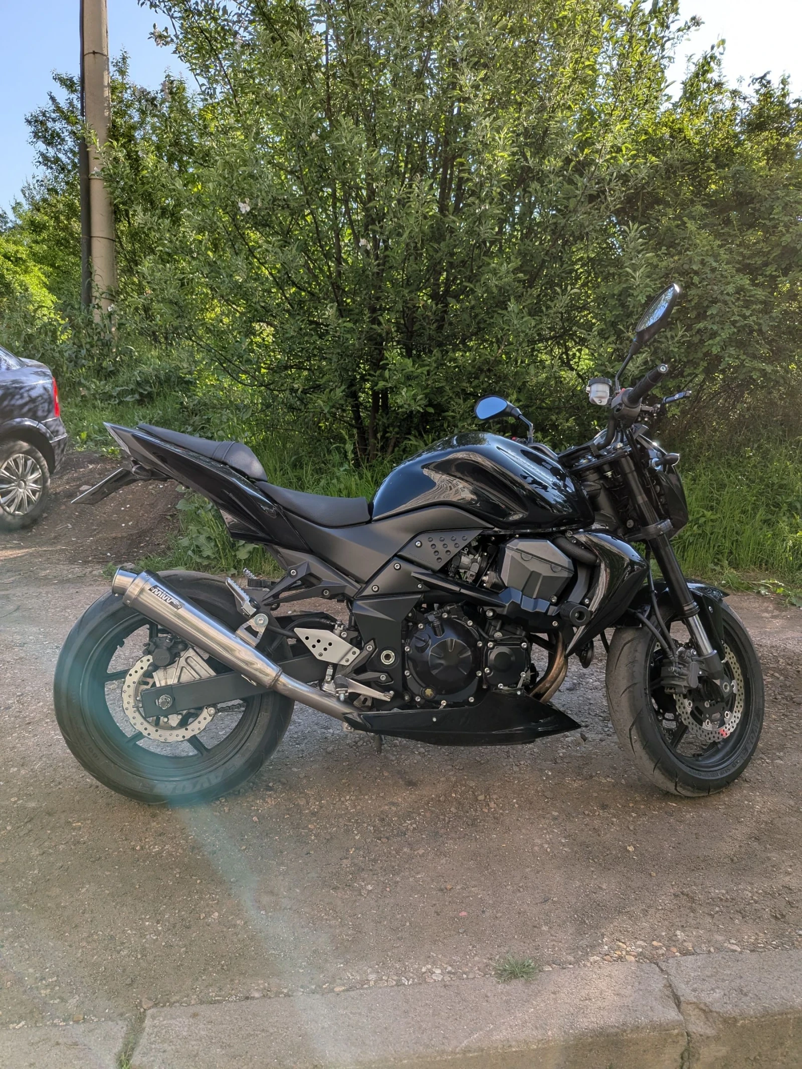 Kawasaki Z 750 MiVV, чисто нови гуми и обслужен