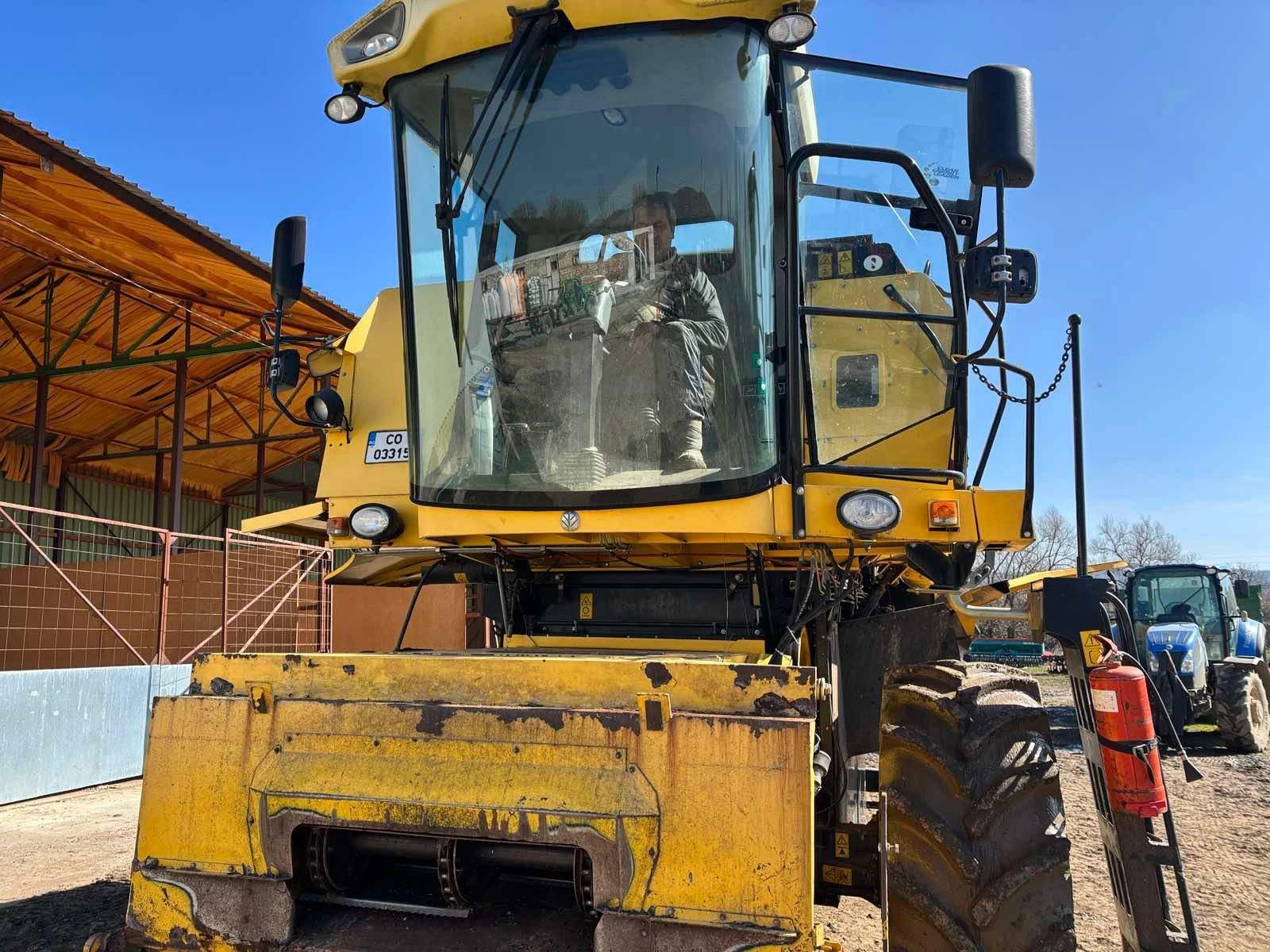 Комбайн New Holland ТС 5050, снимка 4 - Селскостопанска техника - 54552268
