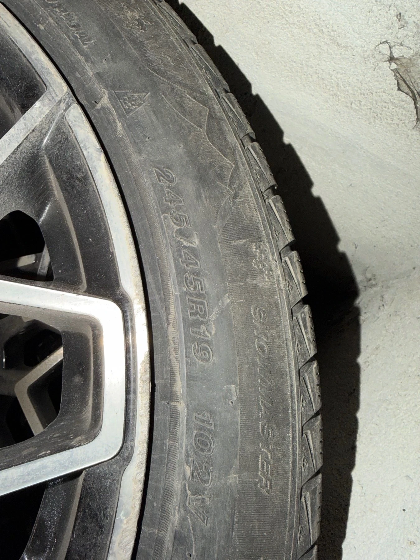 Гуми с джанти Други 275/40R19, снимка 2 - Гуми и джанти - 56121437