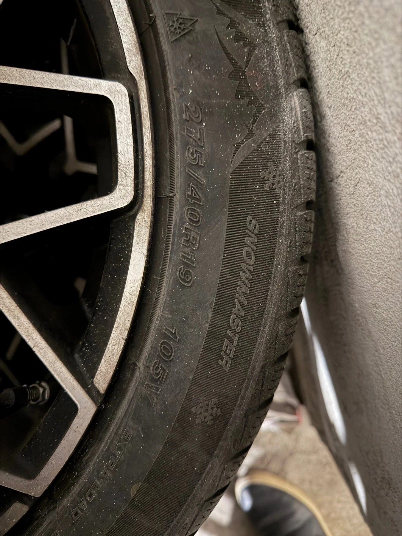 Гуми с джанти Други 275/40R19, снимка 3 - Гуми и джанти - 56121437