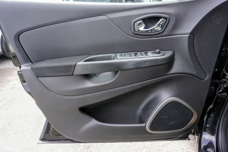 Renault Captur 1.5DCI LIVE , снимка 5 - Автомобили и джипове - 39704760