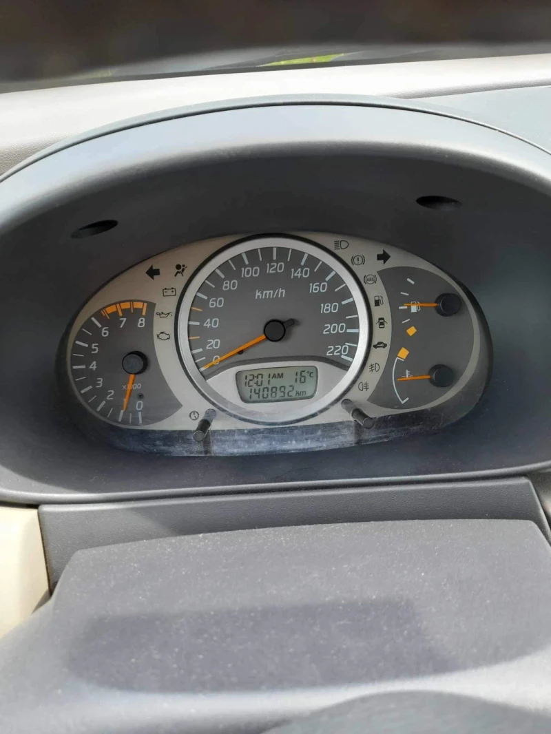 Nissan Almera tino, снимка 2 - Автомобили и джипове - 47971931