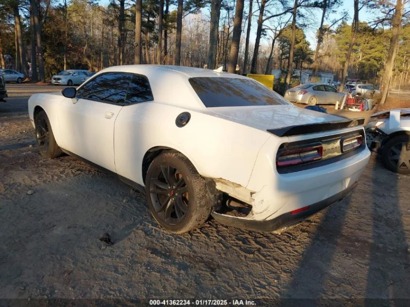 Dodge Challenger 5.7L V-8 VVT, 372HP Rear Wheel Drive, снимка 10 - Автомобили и джипове - 49211819