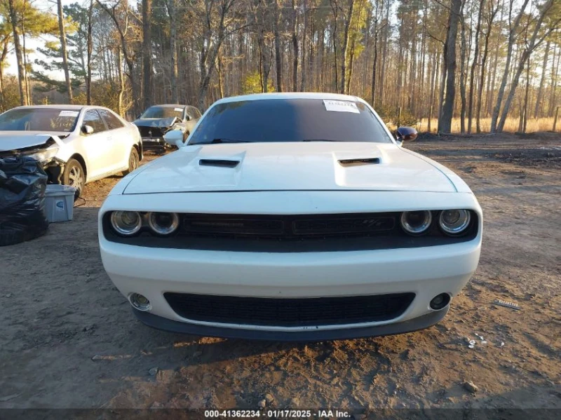 Dodge Challenger 5.7L V-8 VVT, 372HP Rear Wheel Drive, снимка 4 - Автомобили и джипове - 49211819