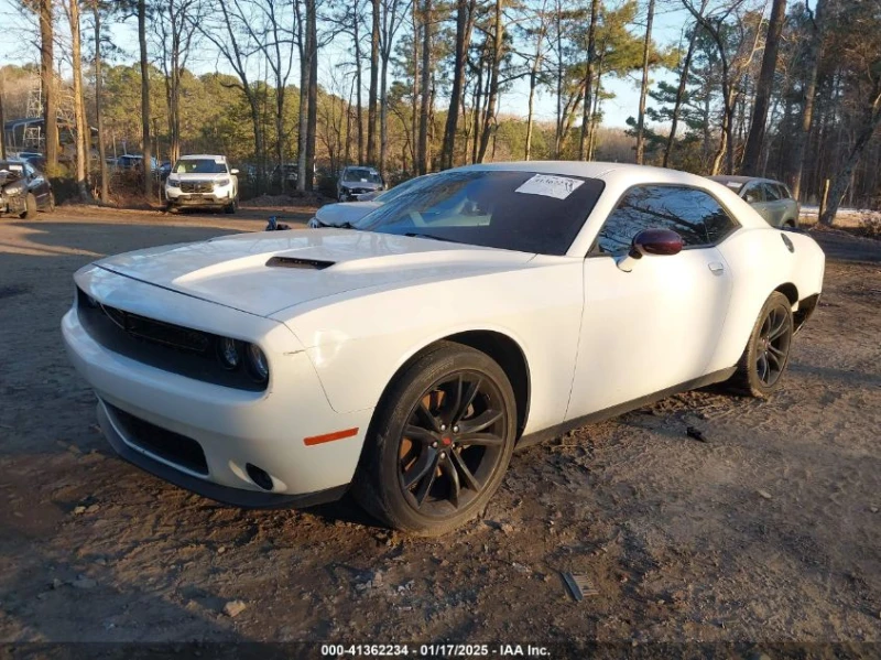 Dodge Challenger 5.7L V-8 VVT, 372HP Rear Wheel Drive, снимка 2 - Автомобили и джипове - 49211819