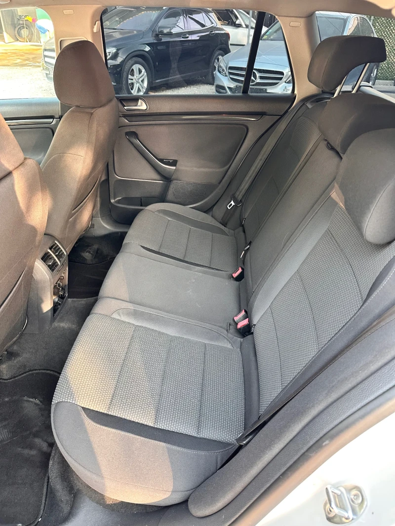 VW Golf ПОДГРЕВ/ПАРКТРОНИК/АВТОМАТ, снимка 13 - Автомобили и джипове - 51671745