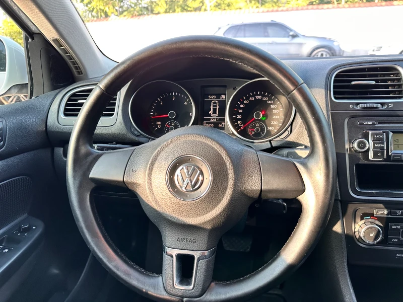 VW Golf ПОДГРЕВ/ПАРКТРОНИК/АВТОМАТ, снимка 9 - Автомобили и джипове - 51671745