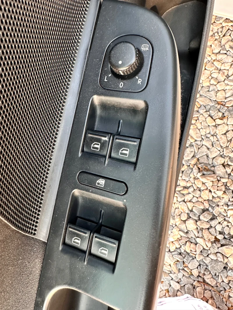 VW Golf ПОДГРЕВ/ПАРКТРОНИК/АВТОМАТ, снимка 12 - Автомобили и джипове - 51671745