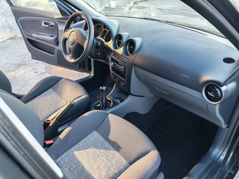 Seat Ibiza 1.2, снимка 9 - Автомобили и джипове - 52537244