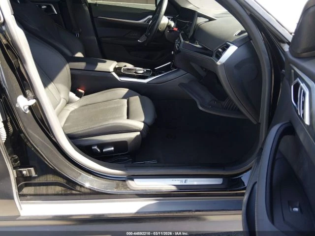 BMW i4 eDrive40* КОЖА* ПОДГРЕВ* ПАНОРАМА* КАМЕРА* KEYLESS, снимка 5 - Автомобили и джипове - 55387512