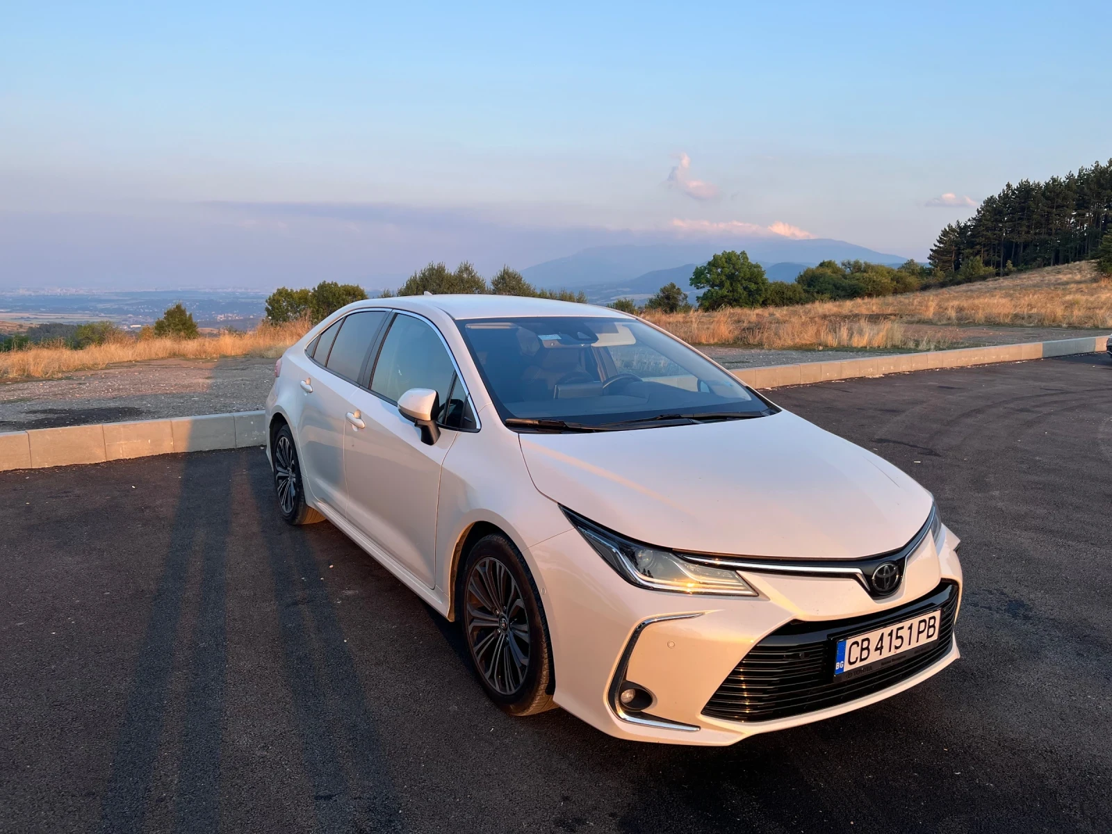 Toyota Corolla 1.6 Luxury, снимка 1