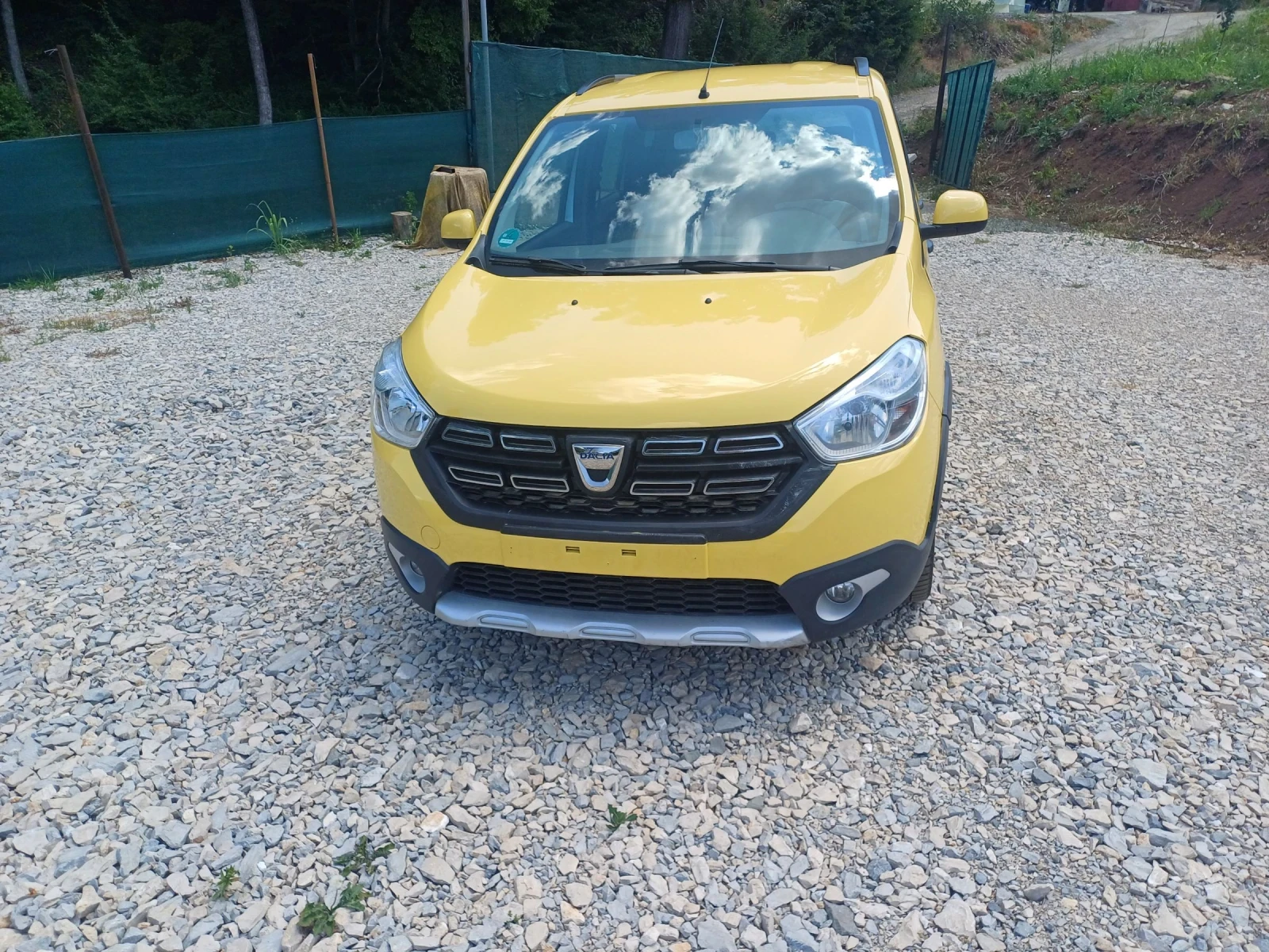 Dacia Lodgy 1.6i 7места - изображение 4