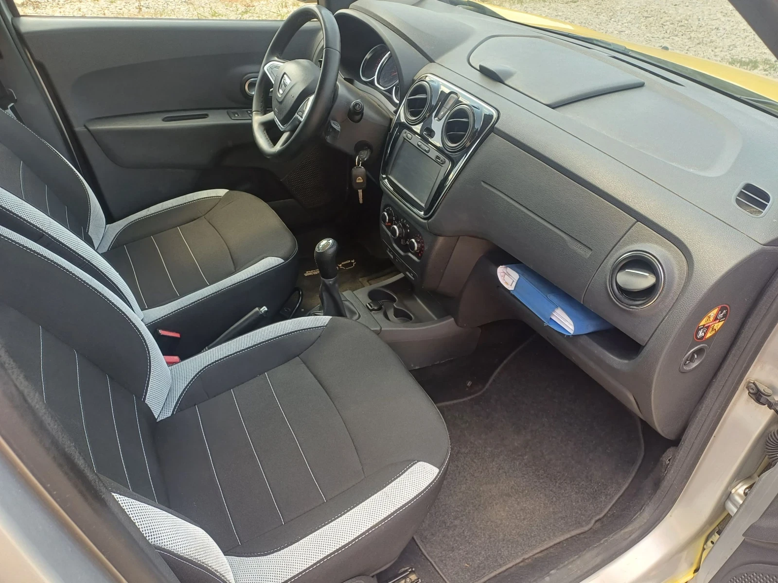 Dacia Lodgy 1.6i 7места - изображение 8