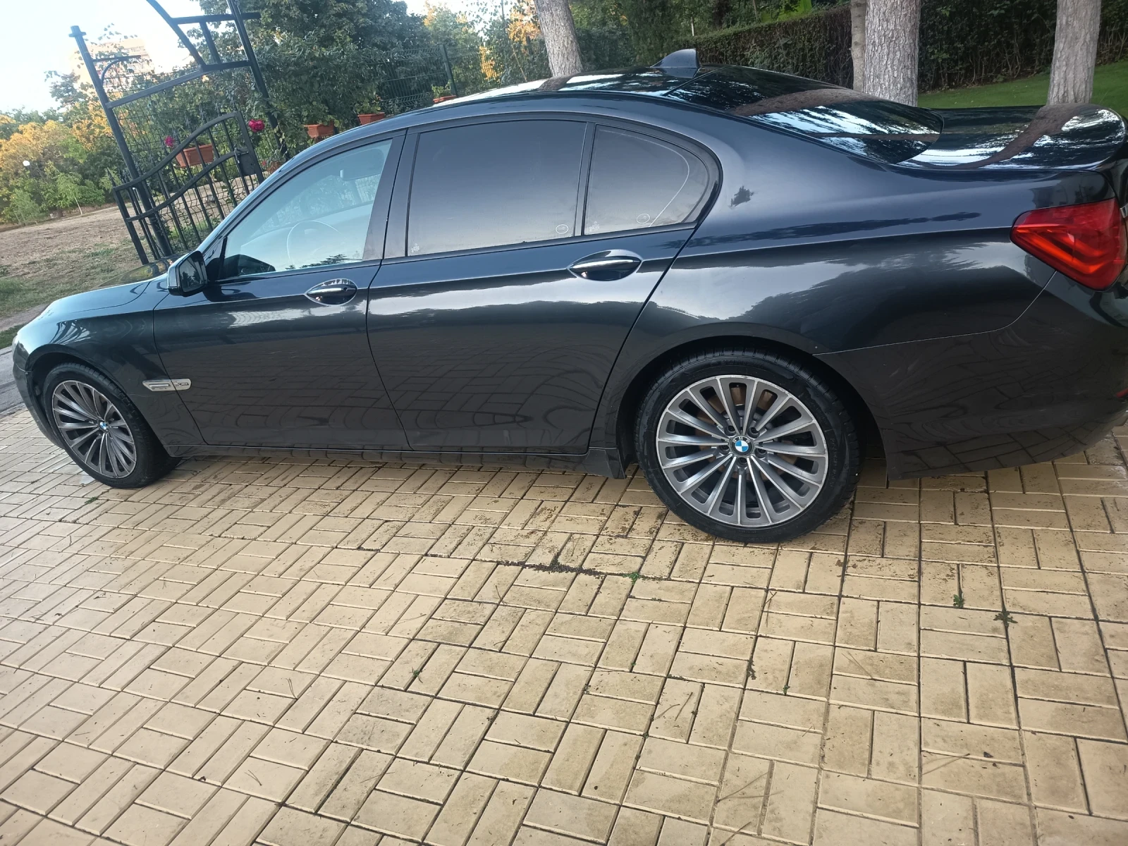 BMW 740  - изображение 2