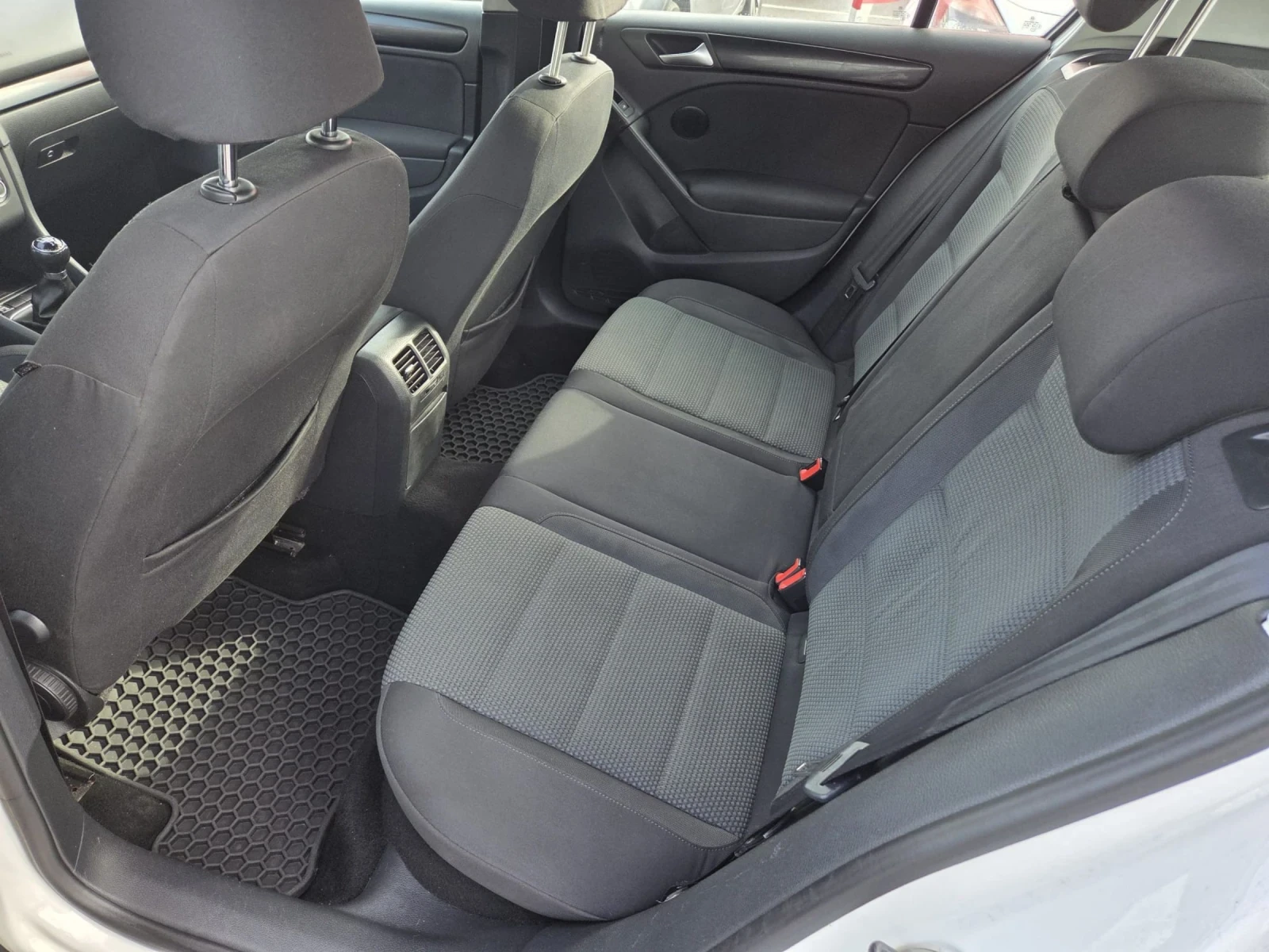 VW Golf 1.6 GPL, снимка 10 - Автомобили и джипове - 54277783