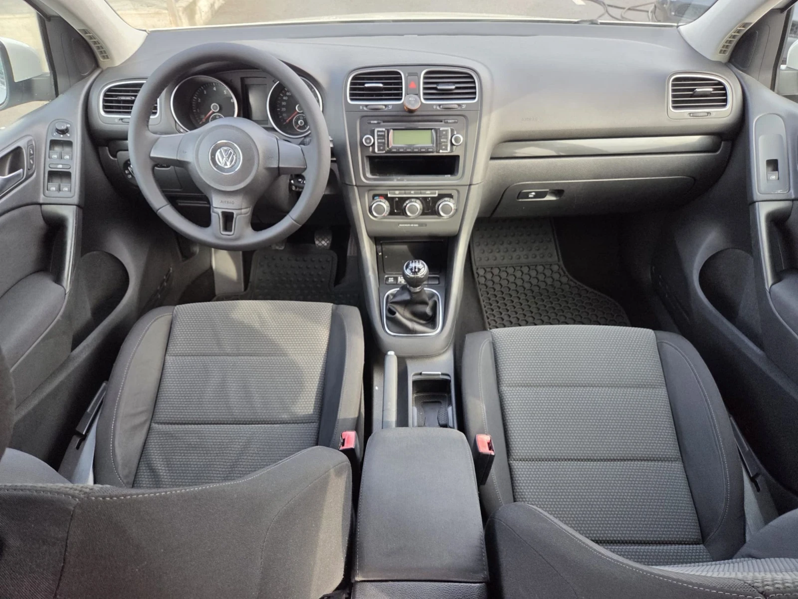 VW Golf 1.6 GPL, снимка 8 - Автомобили и джипове - 54277783