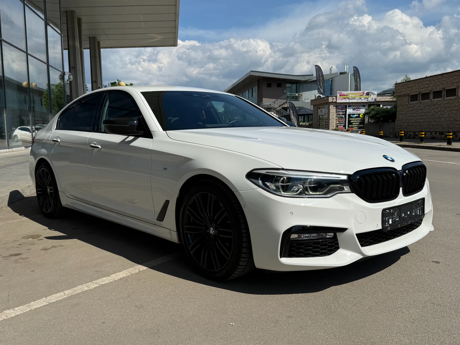 BMW 530 D 6 МЕСЕЦА ГАРАНЦИЯ/M Pack 265к.с. Laser/Германия, снимка 6 - Автомобили и джипове - 54625756