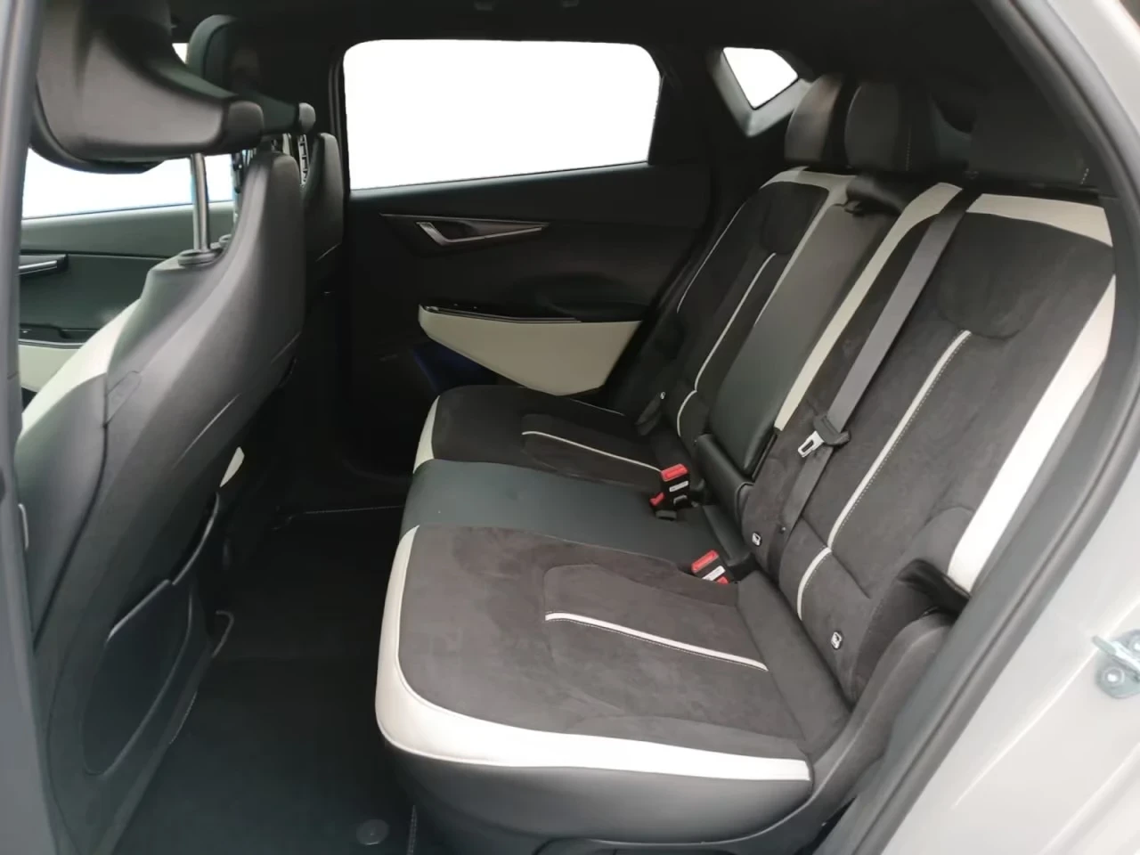 Kia EV6 GT-Line FACELIFT! All Options! WARRANTY!, снимка 15 - Автомобили и джипове - 54630350
