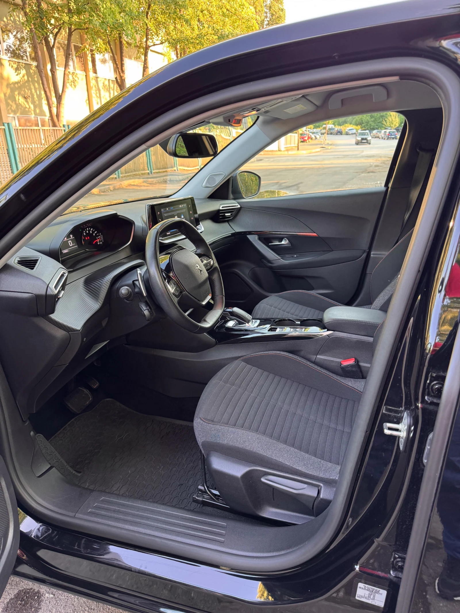 Peugeot 2008 PureTech автоматик, снимка 7 - Автомобили и джипове - 55442074