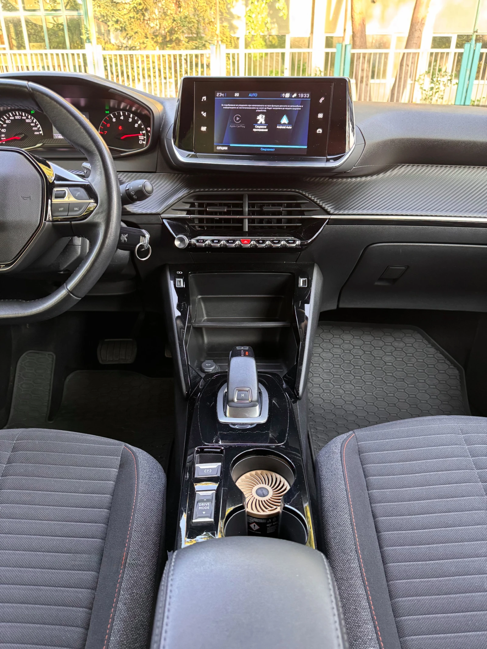 Peugeot 2008 PureTech автоматик, снимка 11 - Автомобили и джипове - 55442074