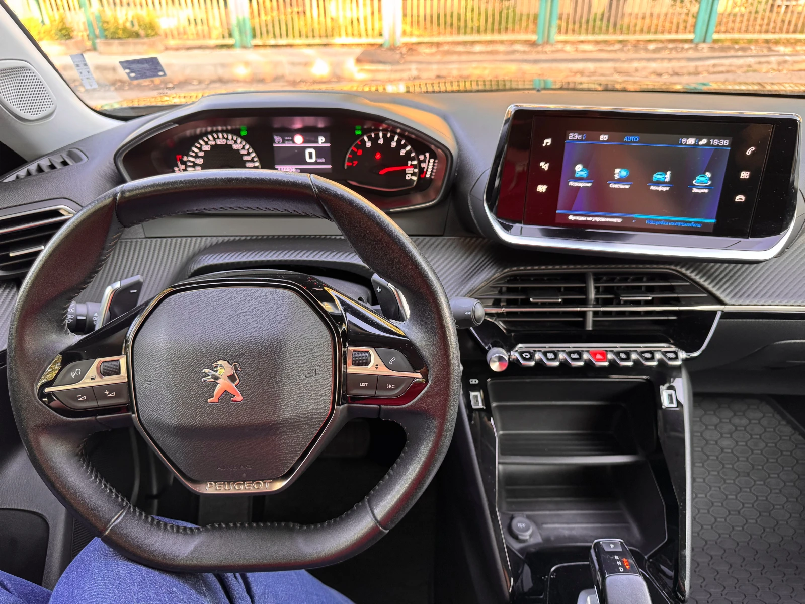 Peugeot 2008 PureTech автоматик, снимка 10 - Автомобили и джипове - 55442074