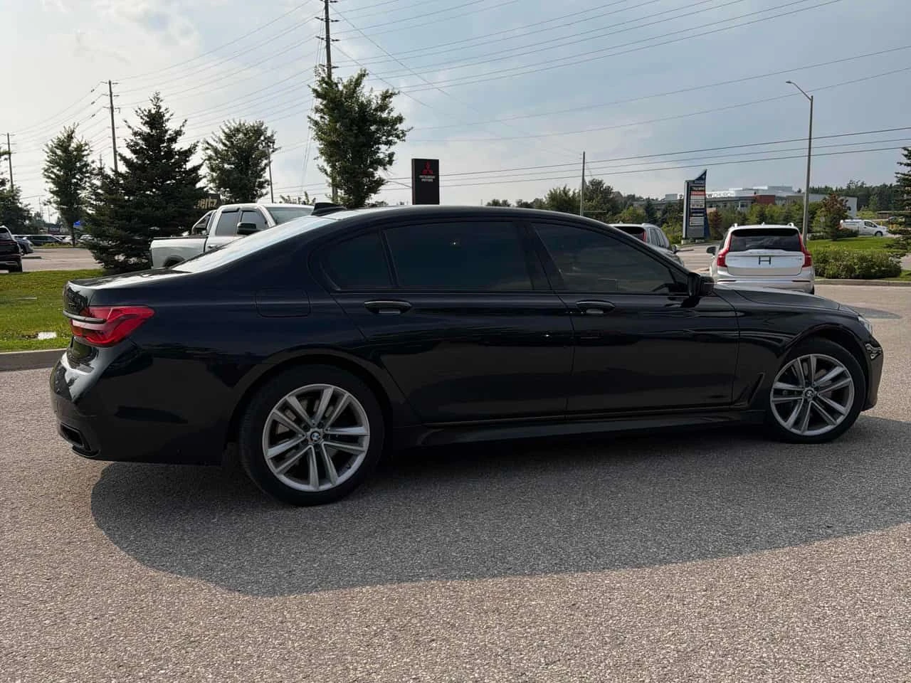BMW 750 Li xDrive * CARFAX * МАСАЖИ* ОБДУХВАНЕ* B&W, снимка 3 - Автомобили и джипове - 55647517