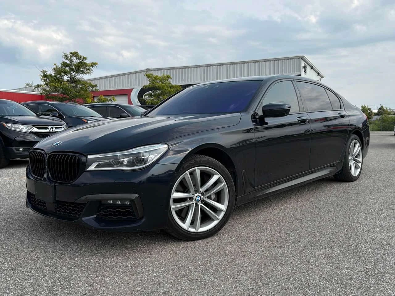 BMW 750 * 750Li xDrive * CARFAX * ОПЦИЯ ЗА ФИНАНСИРАНЕ