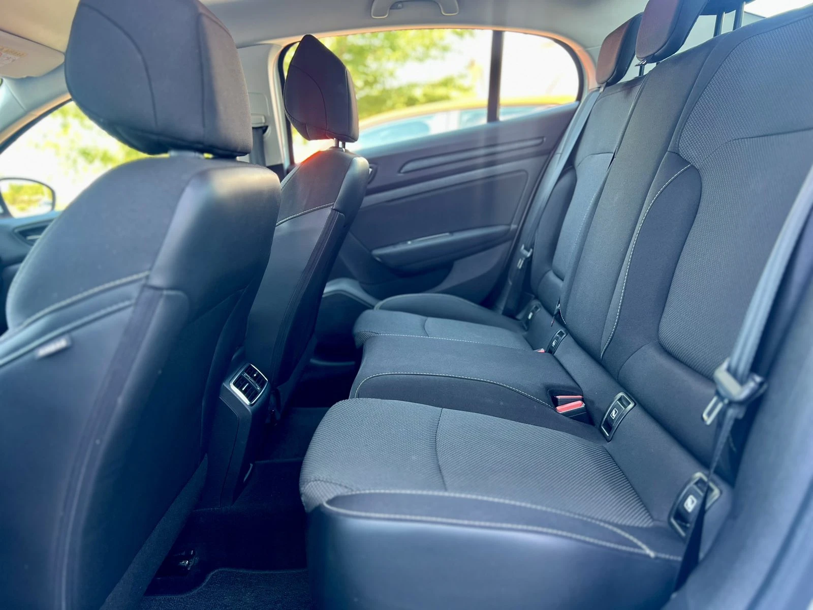 Renault Megane 1.3 TCe / 140к.с. / Life, снимка 15 - Автомобили и джипове - 55804078