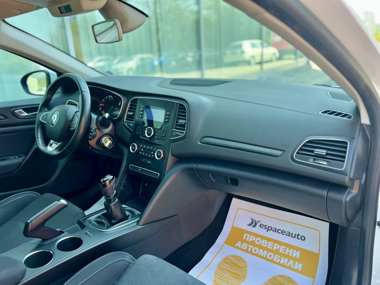 Renault Megane 1.3 TCe / 140к.с. / Life, снимка 10 - Автомобили и джипове - 55804078
