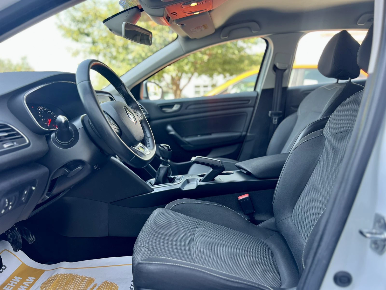 Renault Megane 1.3 TCe / 140к.с. / Life, снимка 7 - Автомобили и джипове - 55804078