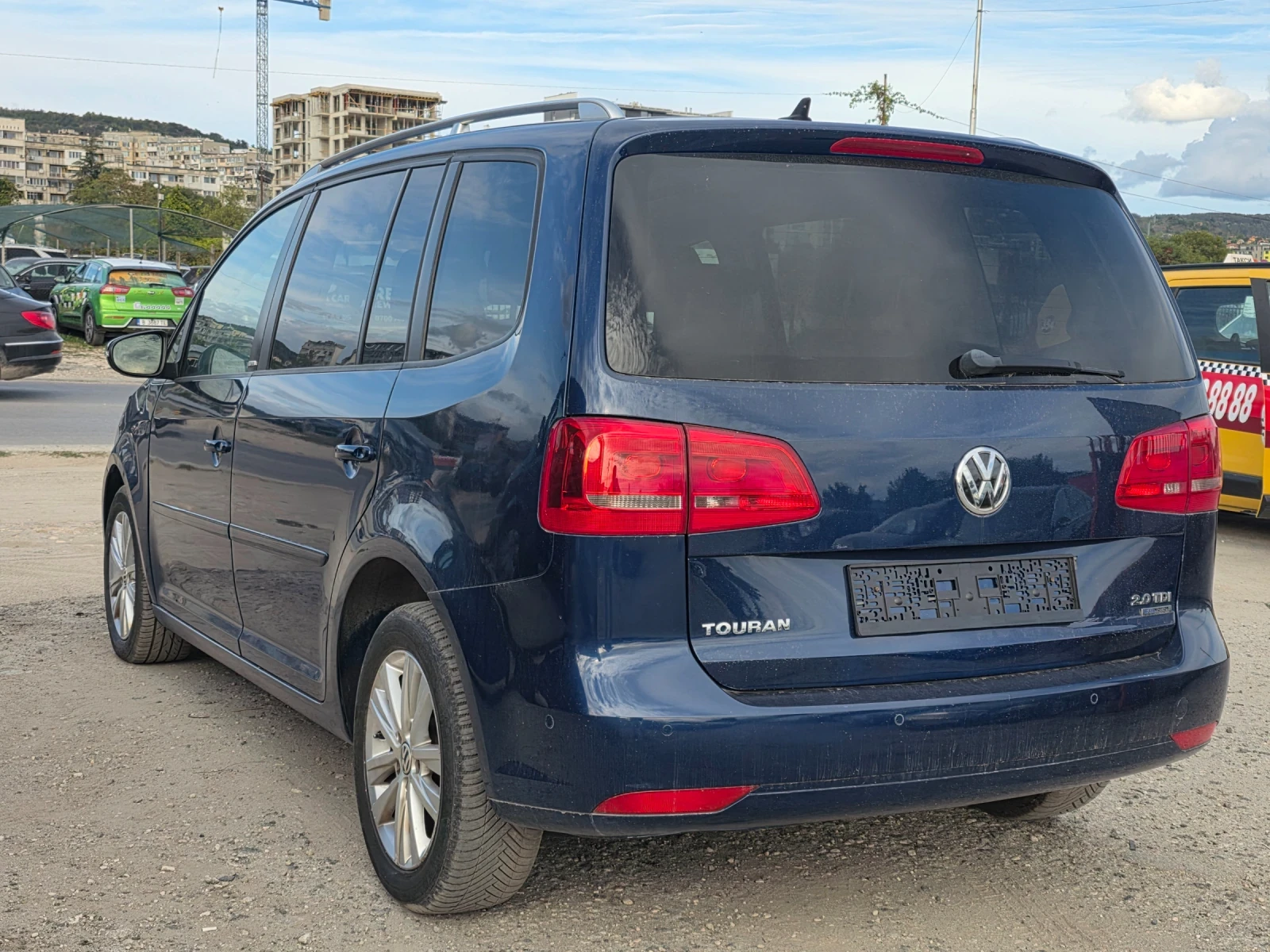 VW Touran 2.0 TDI, снимка 6 - Автомобили и джипове - 56248253