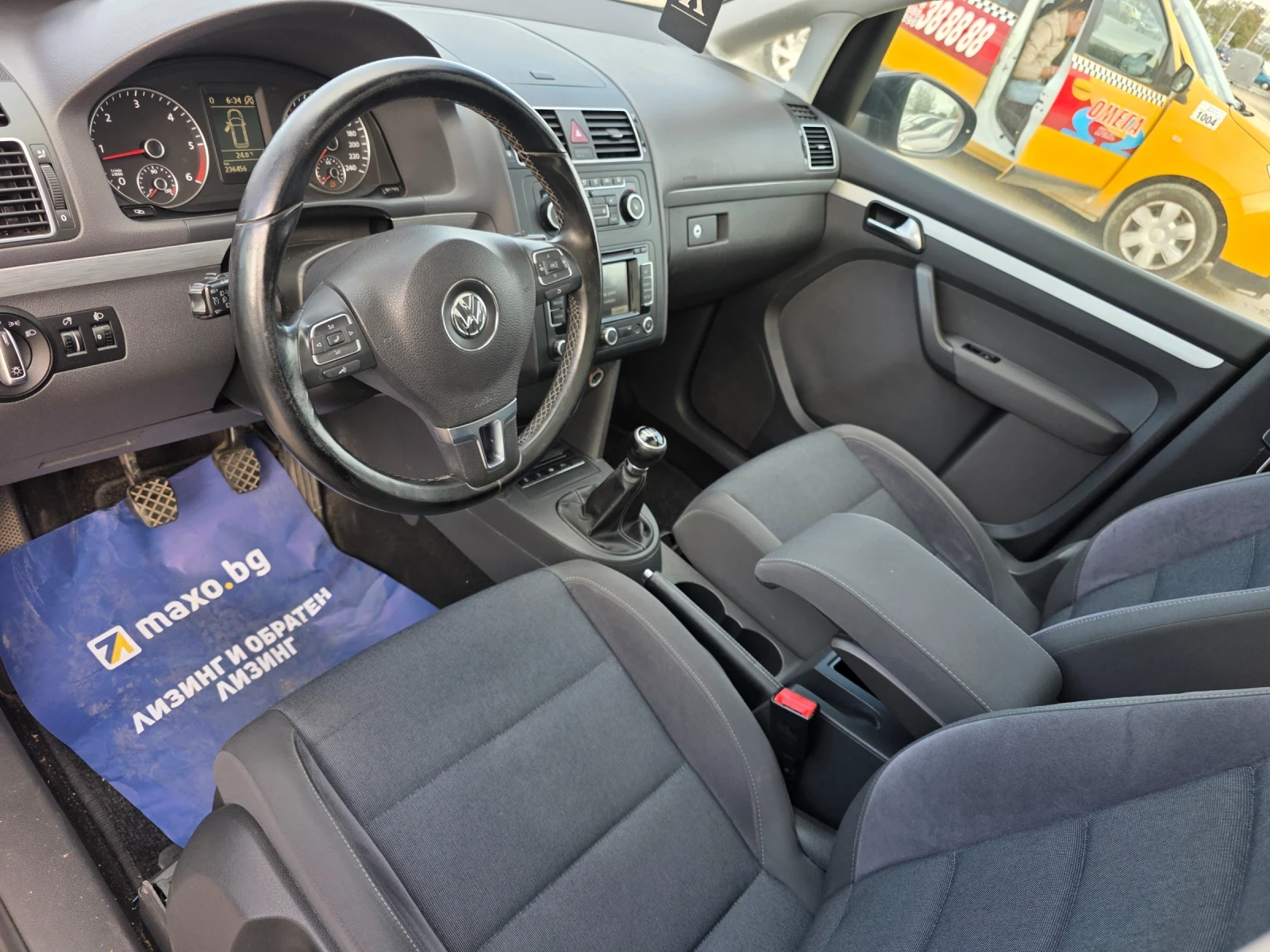 VW Touran 2.0 TDI, снимка 11 - Автомобили и джипове - 56248253