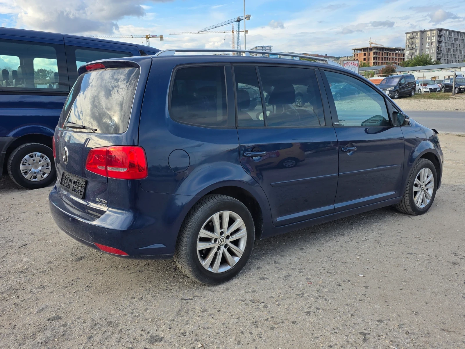 VW Touran 2.0 TDI, снимка 4 - Автомобили и джипове - 56248253