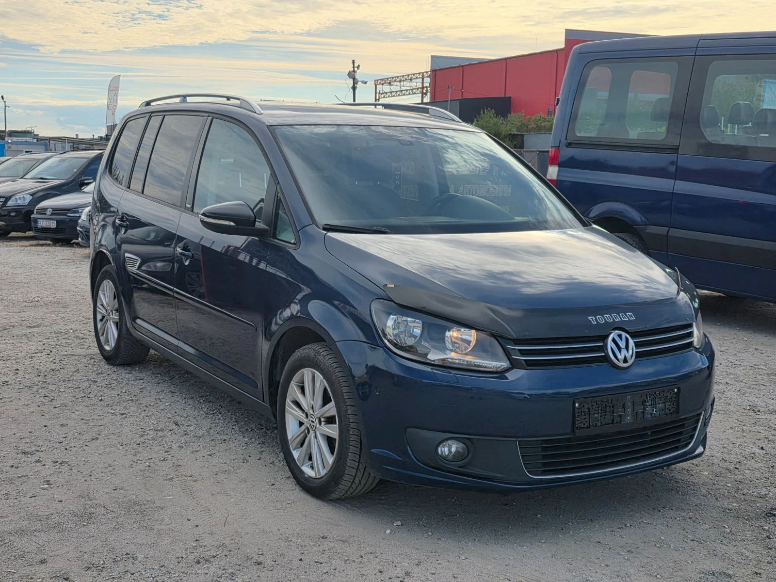 VW Touran 2.0 TDI, снимка 3 - Автомобили и джипове - 56248253