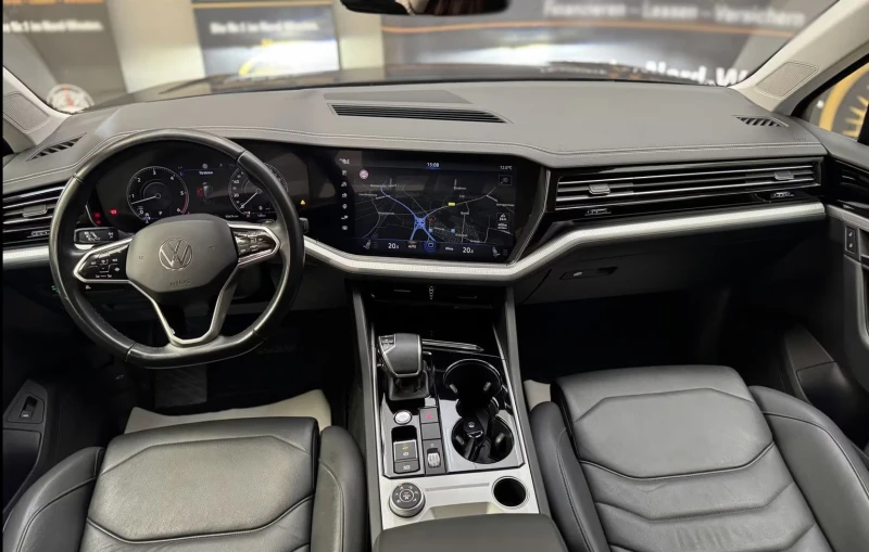 VW Touareg 4X4/231HP/CAM/LED/AMBI/KLESS/CARPLAY/645vpr, снимка 11 - Автомобили и джипове - 50818952