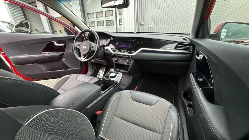 Kia Niro 65KWh DYNAMIC LINE PLUS/KIA CONNECT/2021/VESS/JBL, снимка 8 - Автомобили и джипове - 53156426
