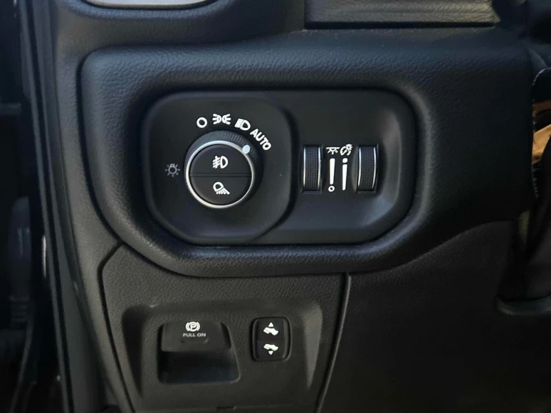 Dodge RAM 1500 2019 * Sport * ПАНОРАМА * ОТ ПРЕДСТАВИТЕЛСТВО, снимка 15 - Автомобили и джипове - 53418838