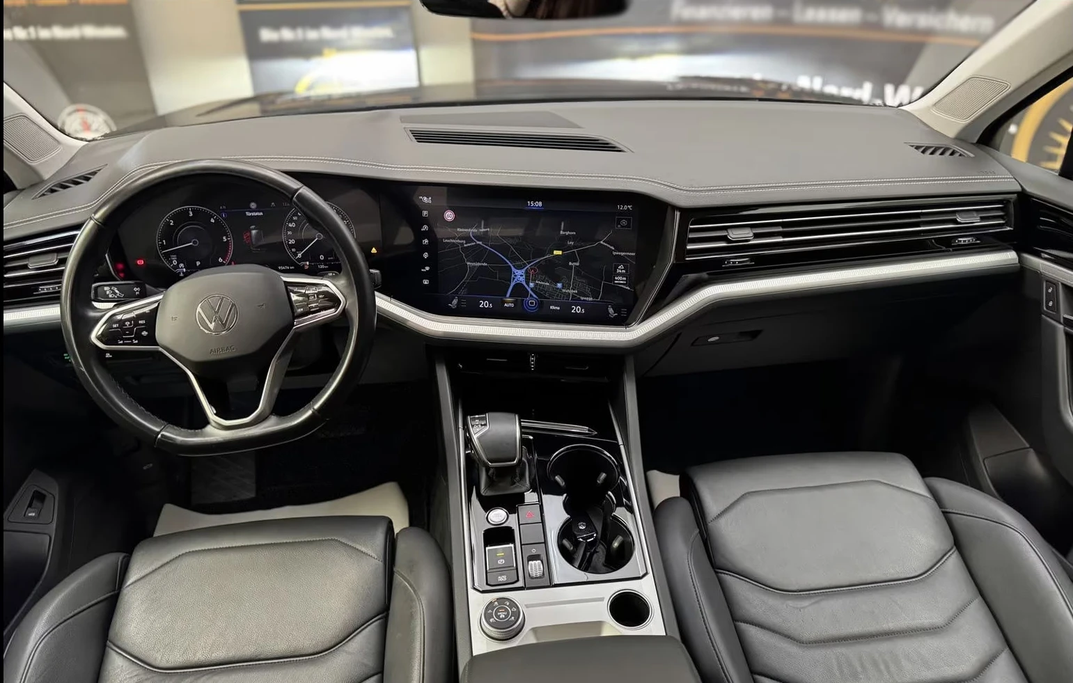 VW Touareg 4X4/231HP/CAM/LED/AMBI/KLESS/CARPLAY/645vpr | Mobile.bg   11