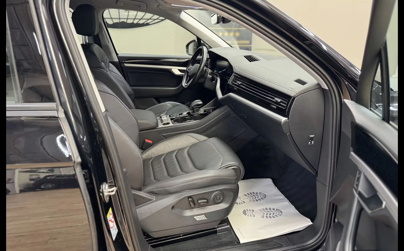 VW Touareg 4X4/231HP/CAM/LED/AMBI/KLESS/CARPLAY/645vpr | Mobile.bg   14