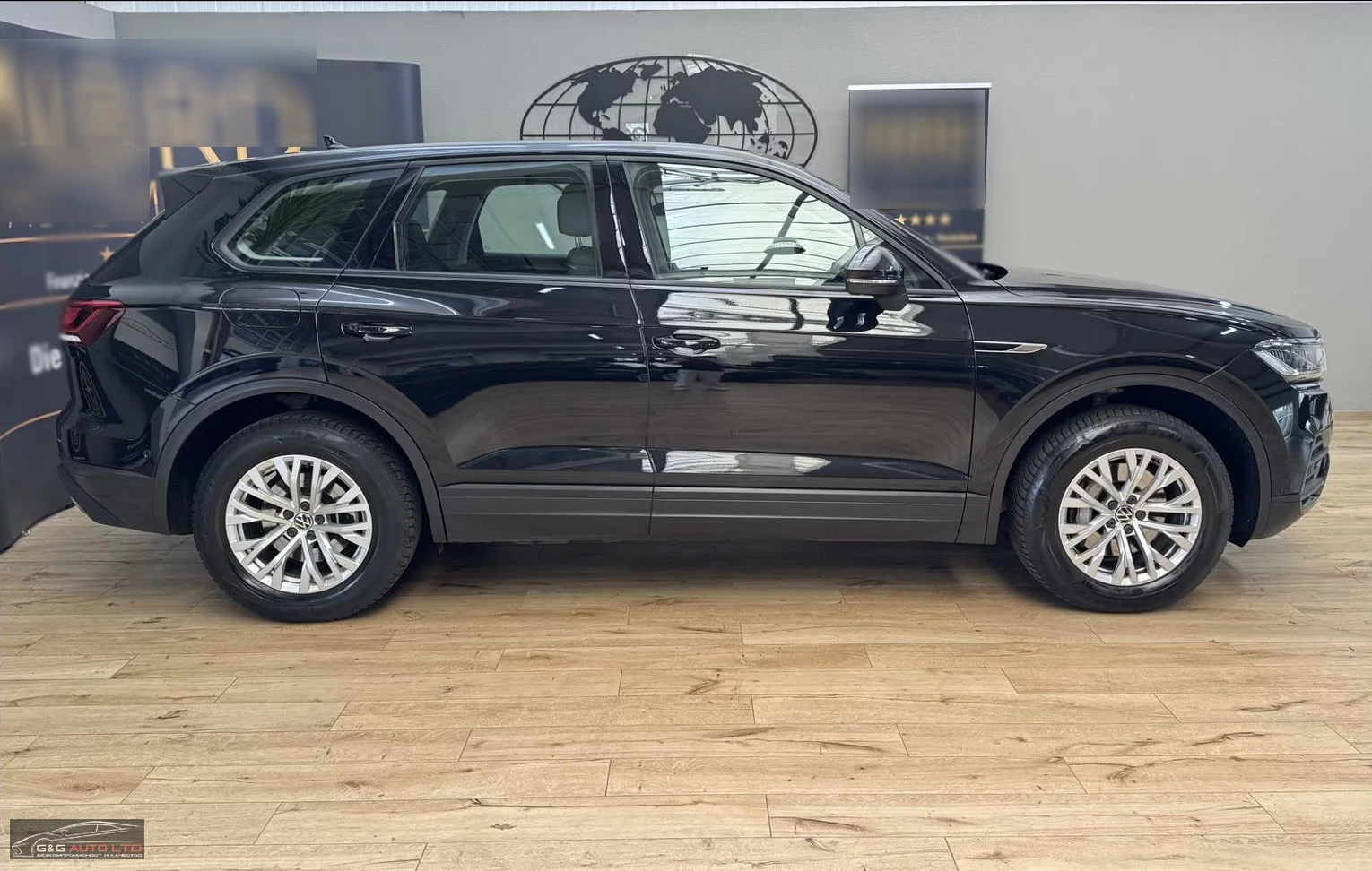 VW Touareg 4X4/231HP/CAM/LED/AMBI/KLESS/CARPLAY/645v - изображение 8