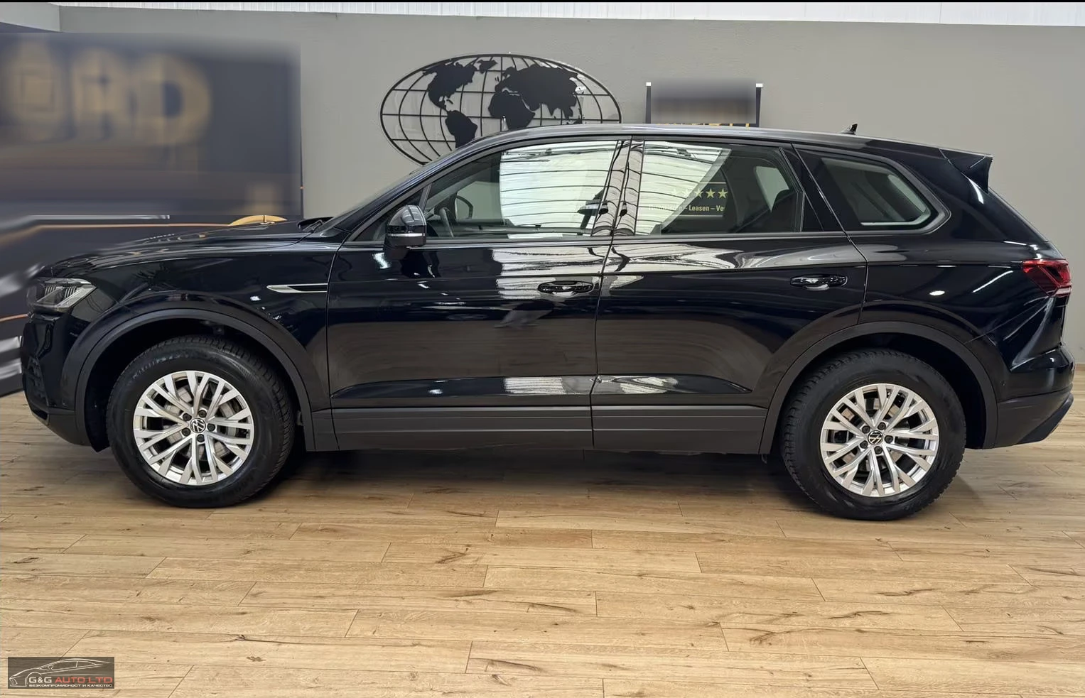 VW Touareg 4X4/231HP/CAM/LED/AMBI/KLESS/CARPLAY/645v - изображение 4