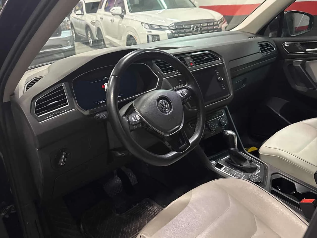 VW Tiguan * Highline * CARFAX * 2 КЛЮЧА * KEYLESS * ПОДГРЕВИ, снимка 5 - Автомобили и джипове - 54597646
